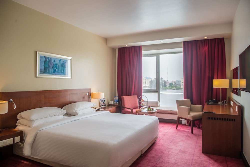 Radisson Blu Anchorage Hotel 12/84
