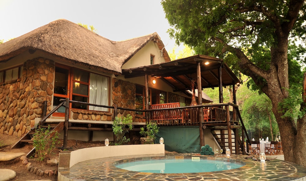 Kuname Lodge 3/74