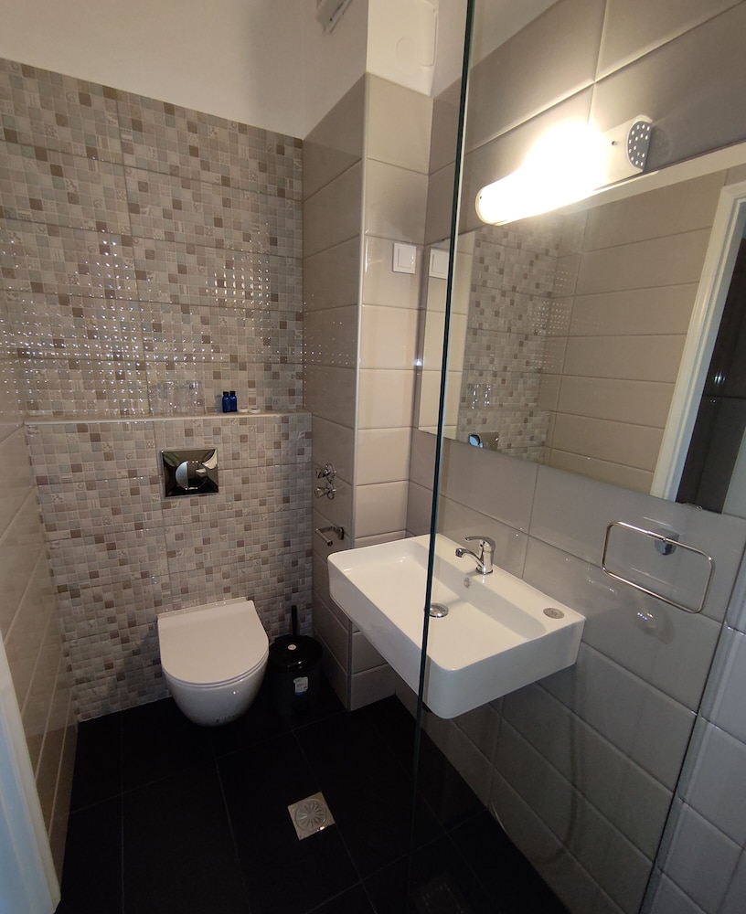 Tina Hotel 28/44