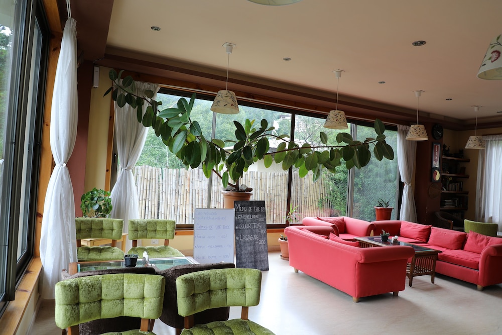 Bhutan Suites 18/34