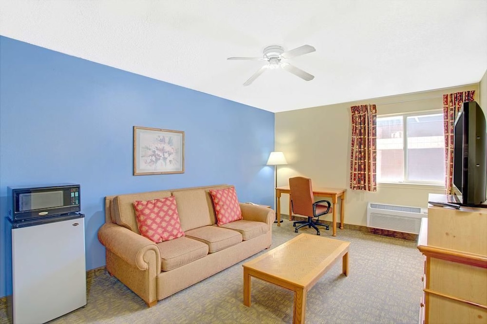 Days Inn By Wyndham Lehi 16/26