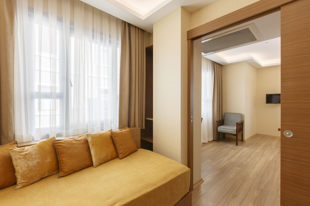 LALAHAN HOTEL 3/61
