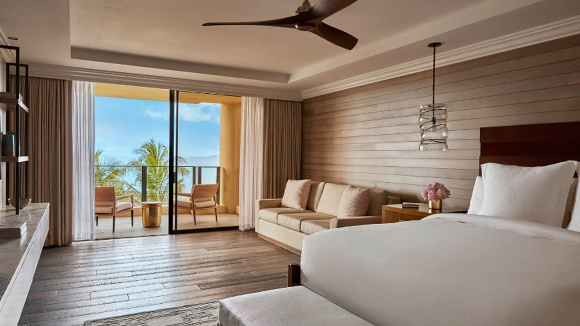 2 Bedrooms, Elite, Suite, 1 King and 2 Queen Beds, Ocean Front