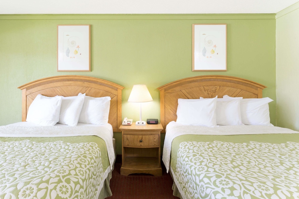 Days Inn By Wyndham Washington 9/17
