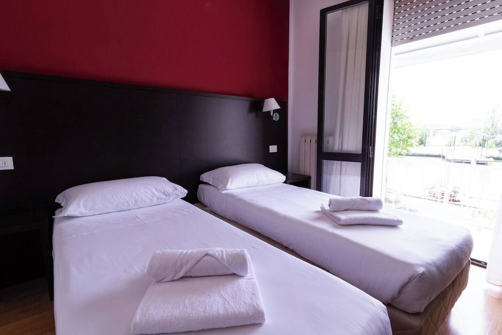 ECONOMY, DOUBLE BED, EXTERNAL BATHROOM