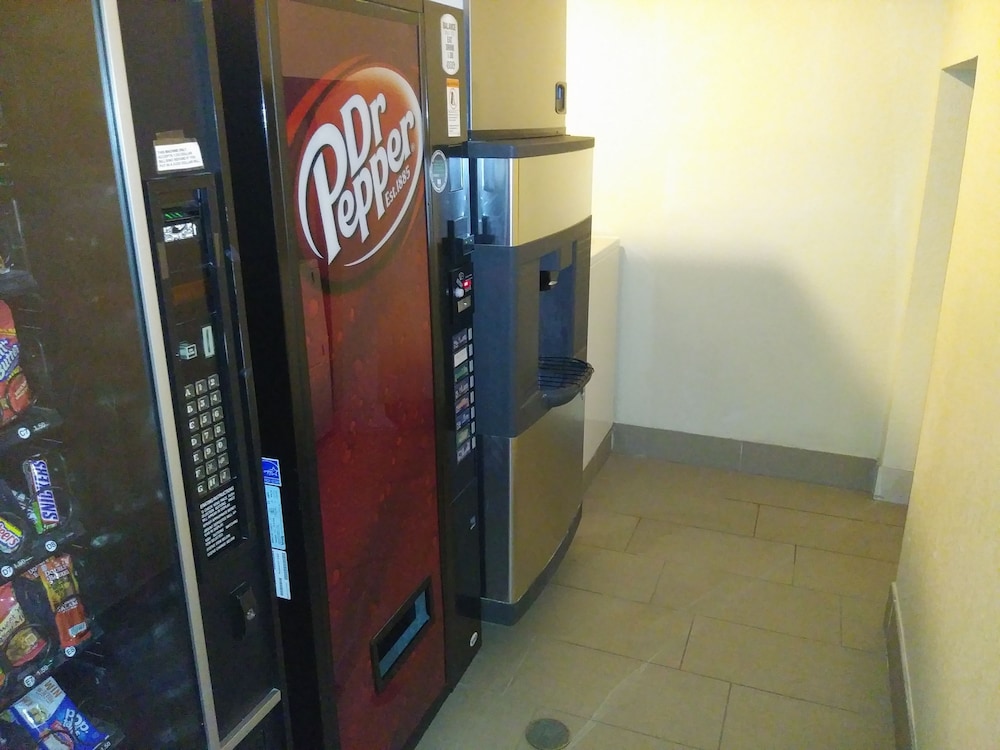 Super 8 by Wyndham Altoona 20/35