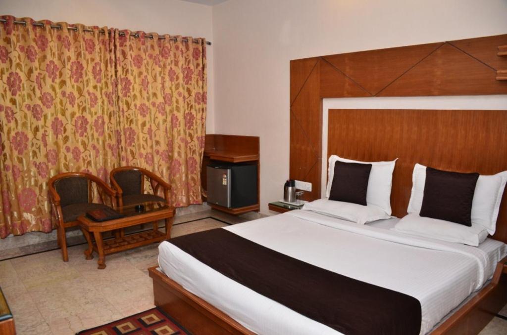 Hotel Basera Brij bhoomi 29/43