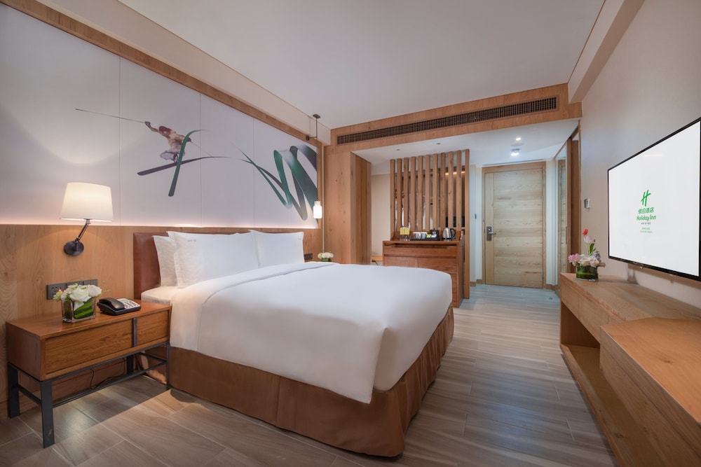 Holiday Inn Jilin Beidahu 10/75