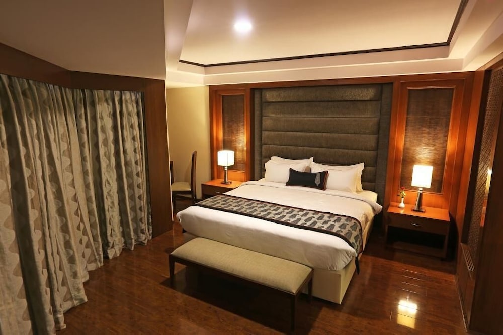 GOLDEN TULIP JAIPUR 12/50