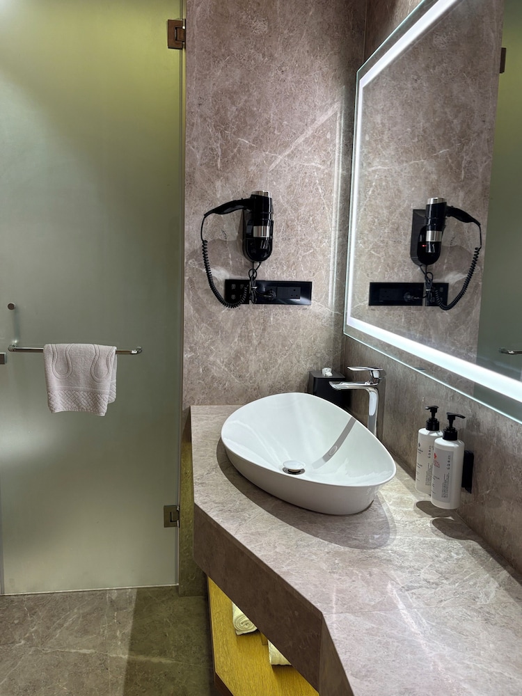 Hotel Grand Imperia 34/37