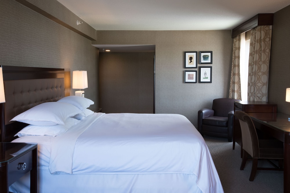 Room at Sheraton Harrisburg Hershey Hotel, HARRISBURG - PA