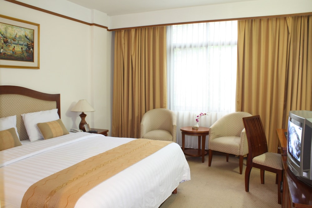 GRAND PASUNDAN CONVENTION HOTEL 15/65