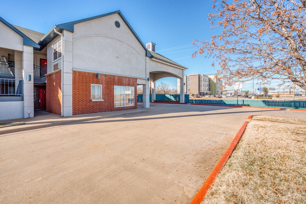 OYO Hotel Wichita Falls I-44 Sheppard Airforce 25/27