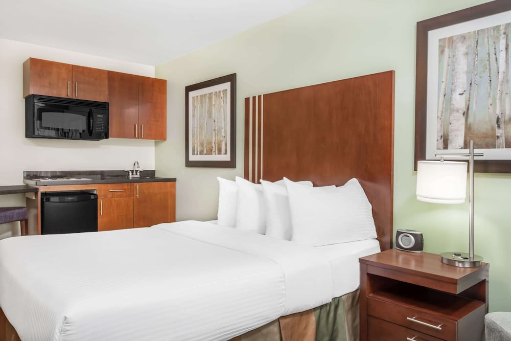 Ramada by Wyndham Carlyle 6/29
