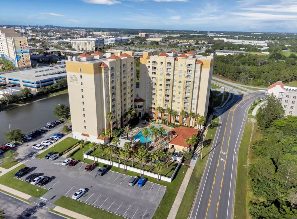 The Point Hotel & Suites 6/75