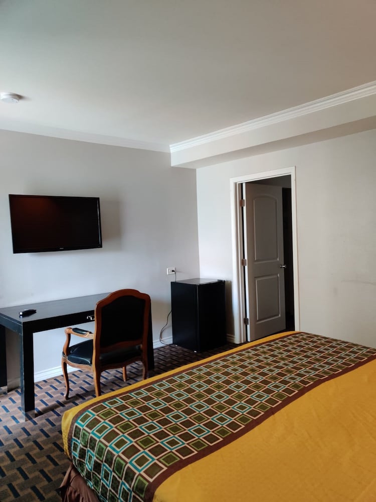 LYFE INN & SUITES by AGA - LAX Airport 48/60