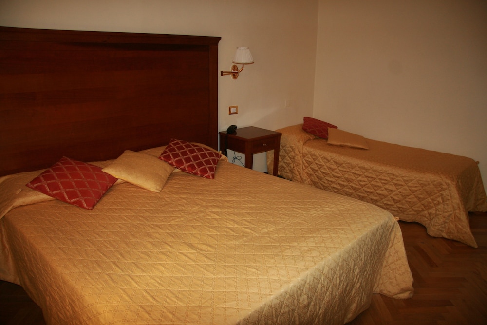 ROOM, TRIPLE