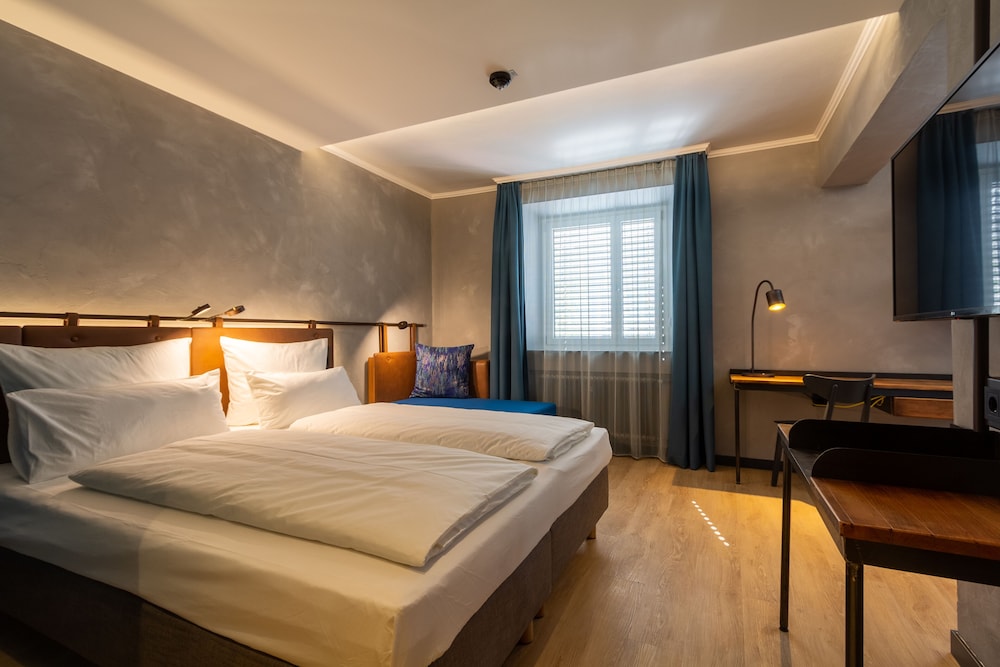 SUPERIOR, DOUBLE BED