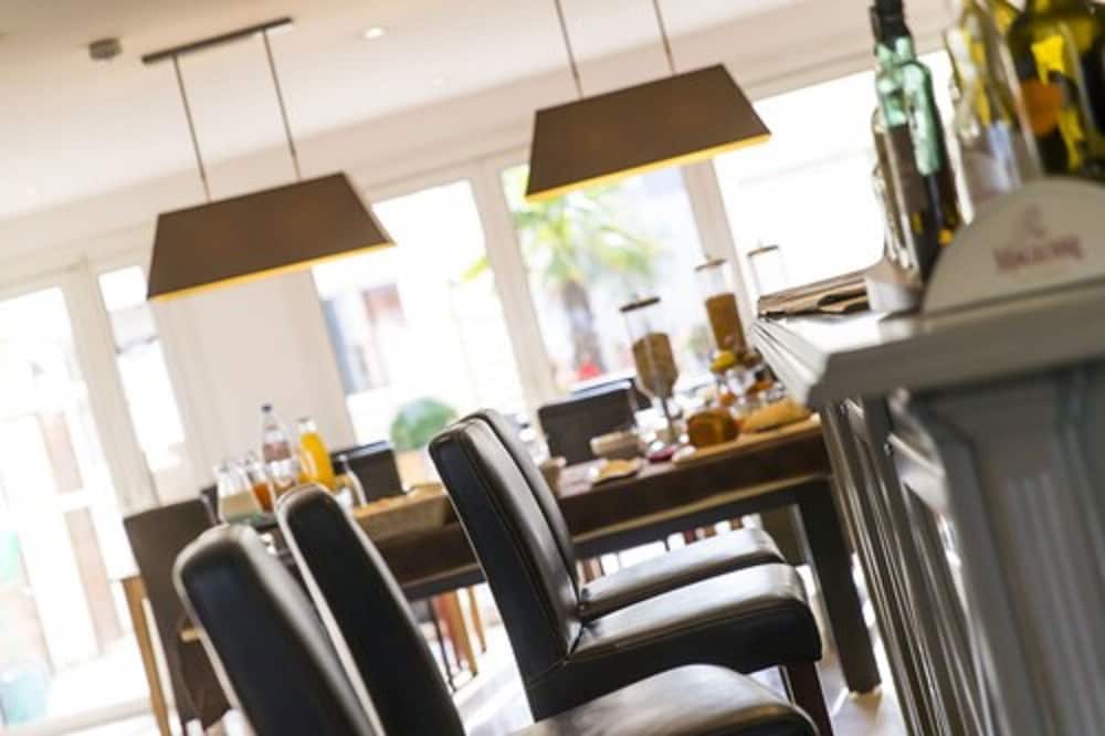 Qualys Hotel Almoria 70/75