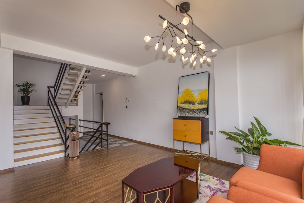 Z-Up Boutique Hotel 32/50