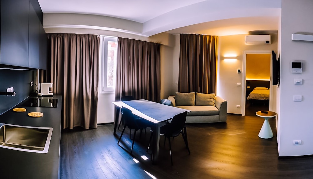 Venice Terminal Apartments and Suites 6/30