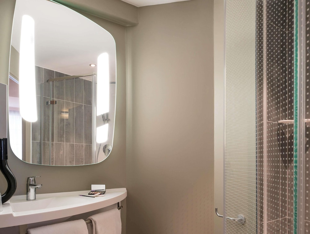 غرفة كومفورت بسرير مزدوج بشرفة مع أريكة، Ibis Saint Germain En Laye Centre 4/5