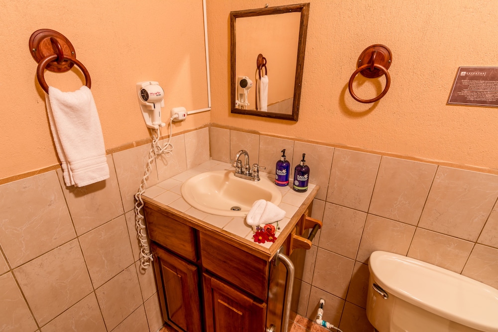 Nepenthe B&B 46/50