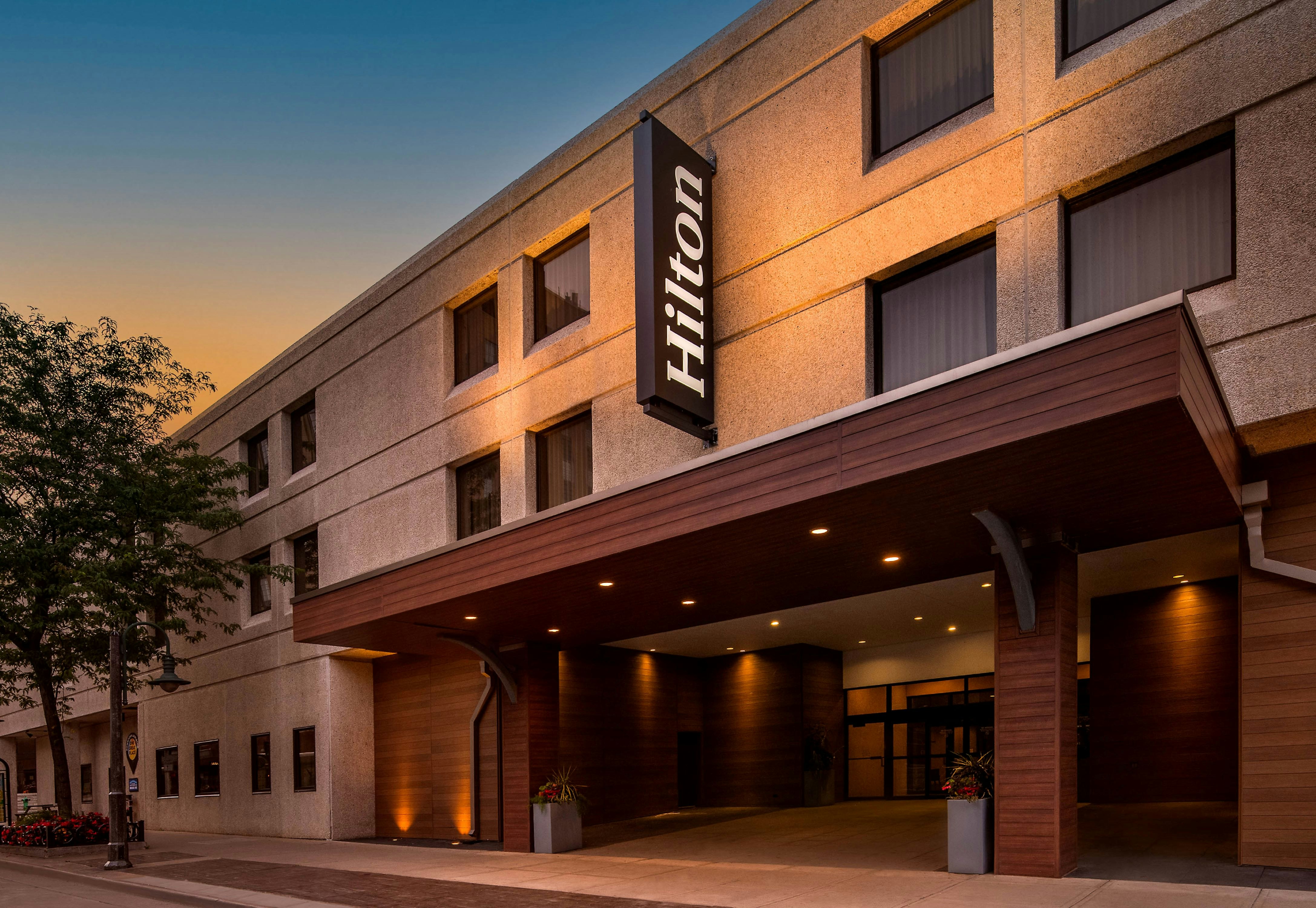 Hilton Appleton Paper Valley 1/22
