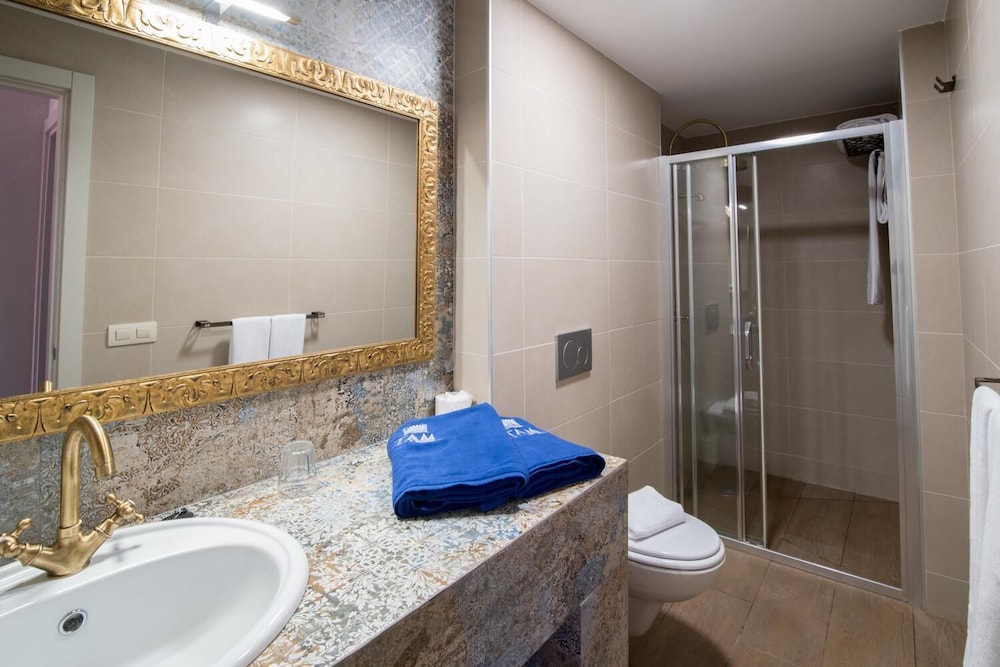 Alhambra Boutique by TAM Resorts 50/50