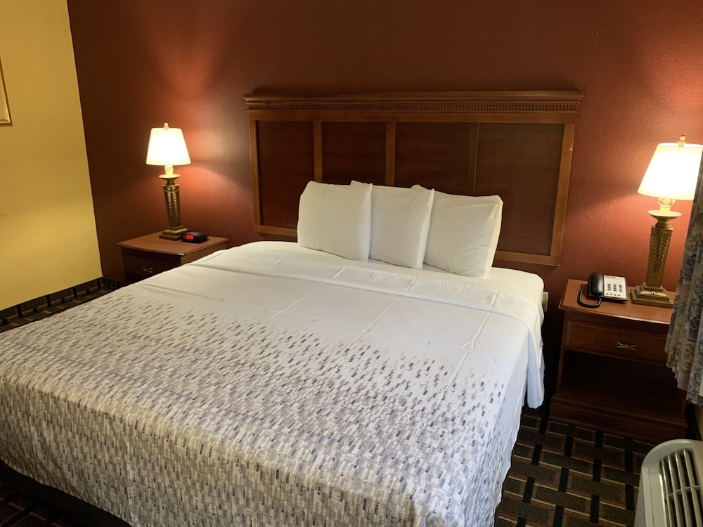 Hometown Inn Suites 18/51