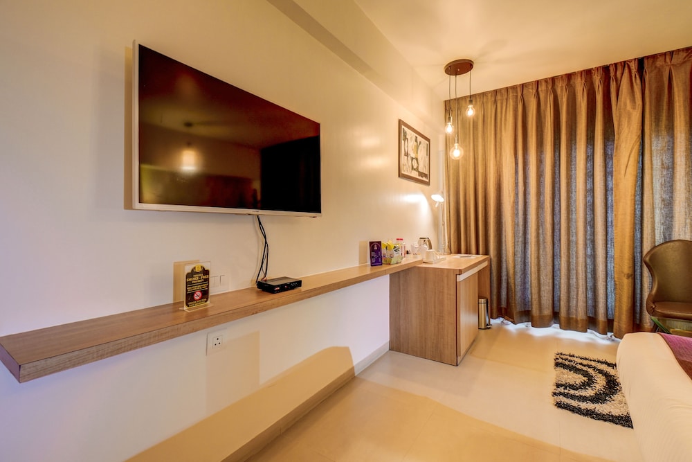The Ssk Solitaire Hotel & Banquets 23/50