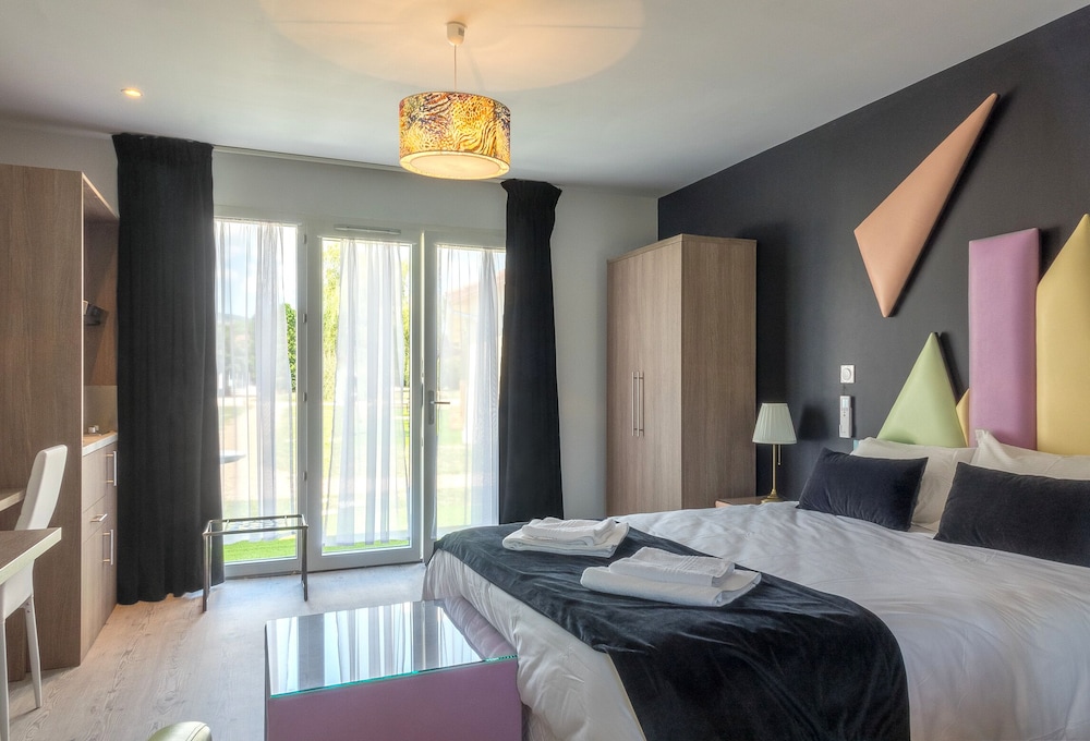 Domaine des Pierres Dorees 15/50