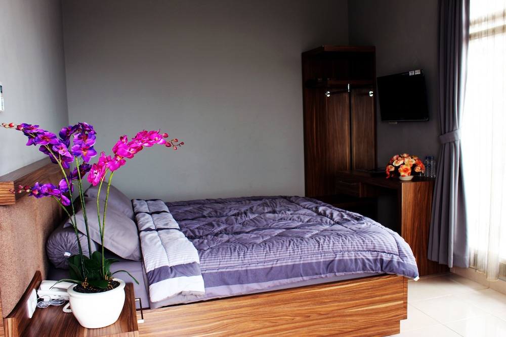 Super OYO Collection O 92277 Setra Priangan Guest House 13/39