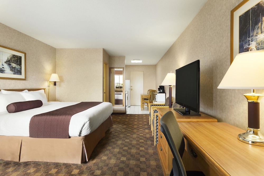 Days Inn By Wyndham Victoria Uptown 20/62