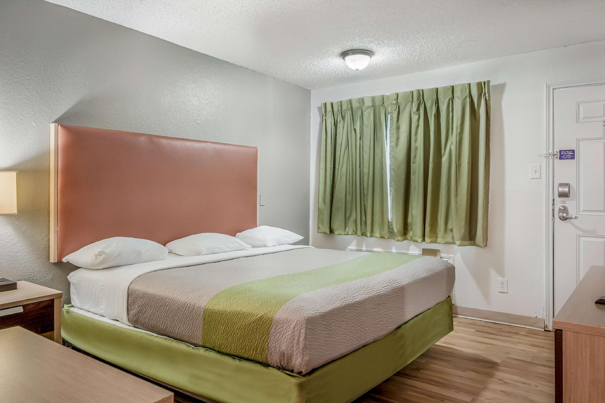 1 Full Bed - Non-Smoking, Micfridge, Sofa-Bed