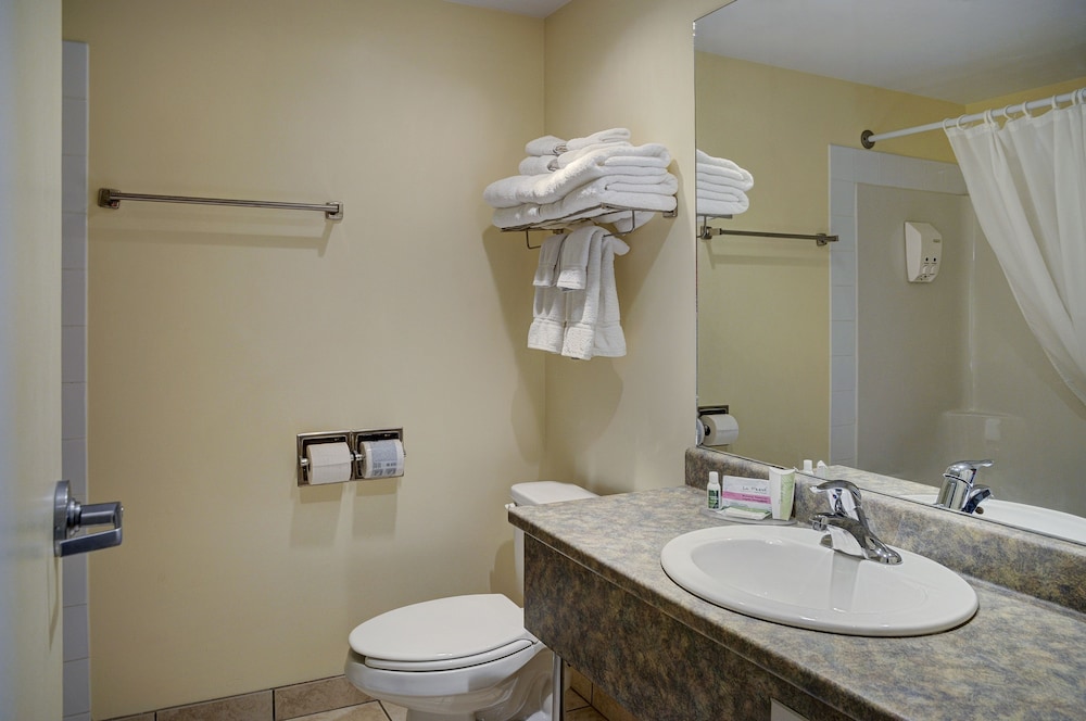 Lakeview Inn & Suites 59/60