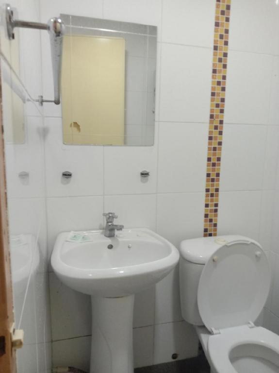 Aristo Hotel At Putatan 54/56