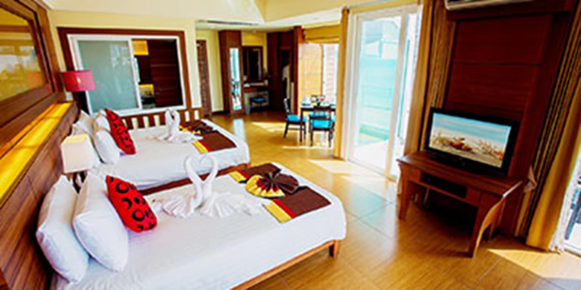 Suite, 1 King and 1 Single Beds, Beach Front, Ocean View