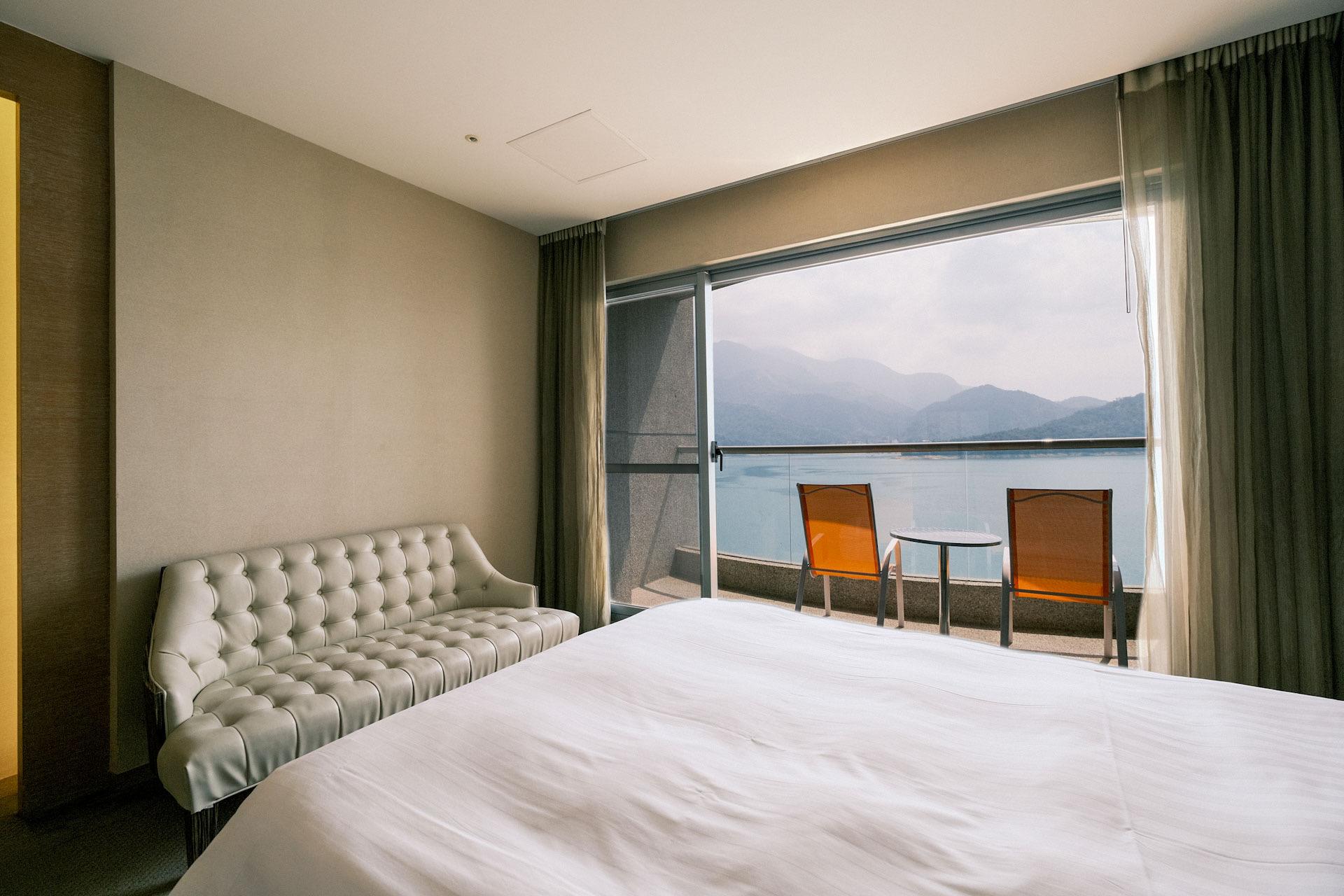 M Room, Superior