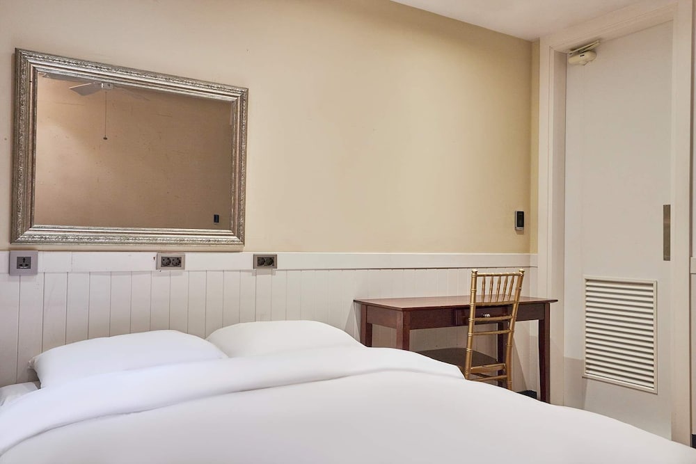 648 Hotel 15/57