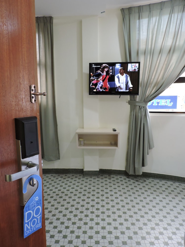 Merlin Hotel 20/38