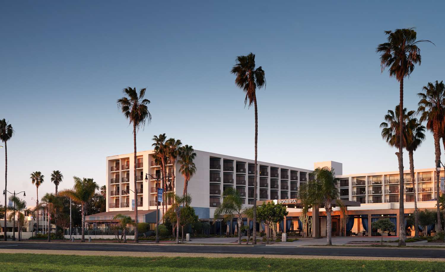 Sonesta Redondo Beach Marina 8/39