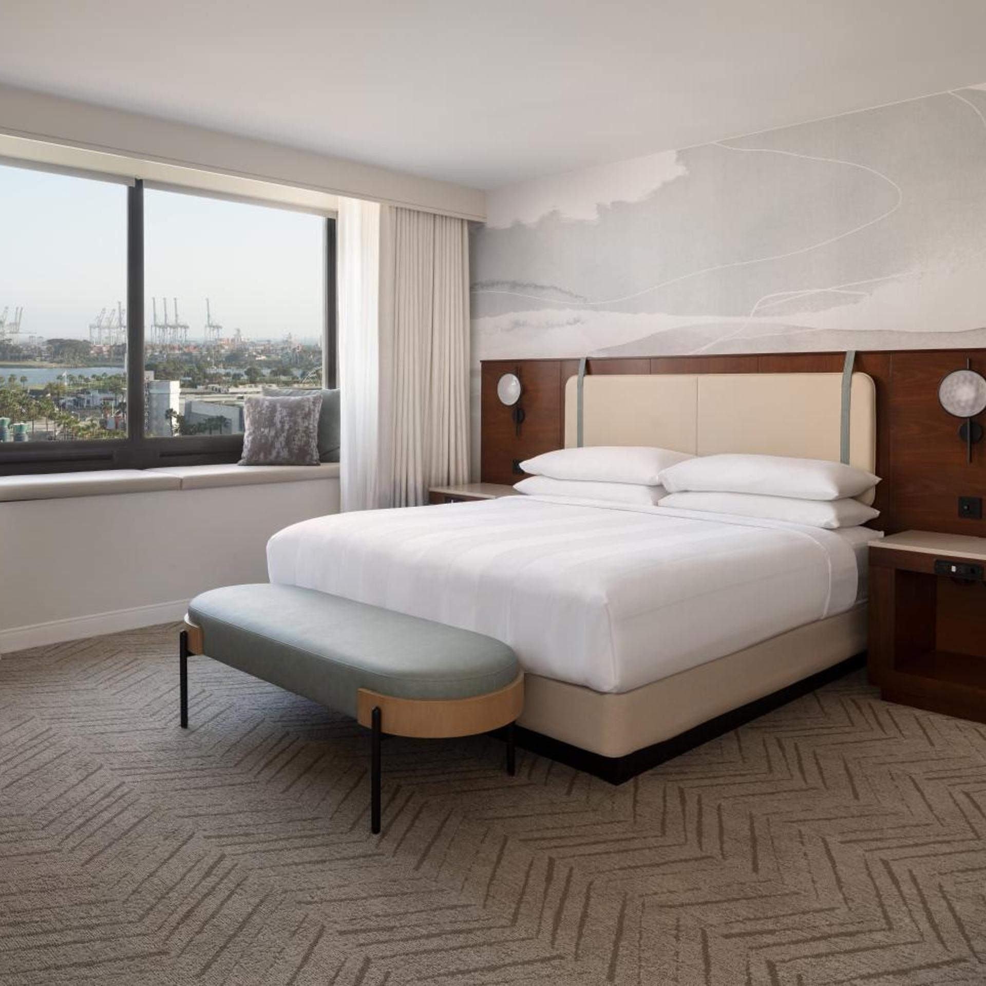 غرفة ركنية بسرير كينج بإطلالة على المرفأ بشرفة، Marriott Long Beach Downtown 4/5