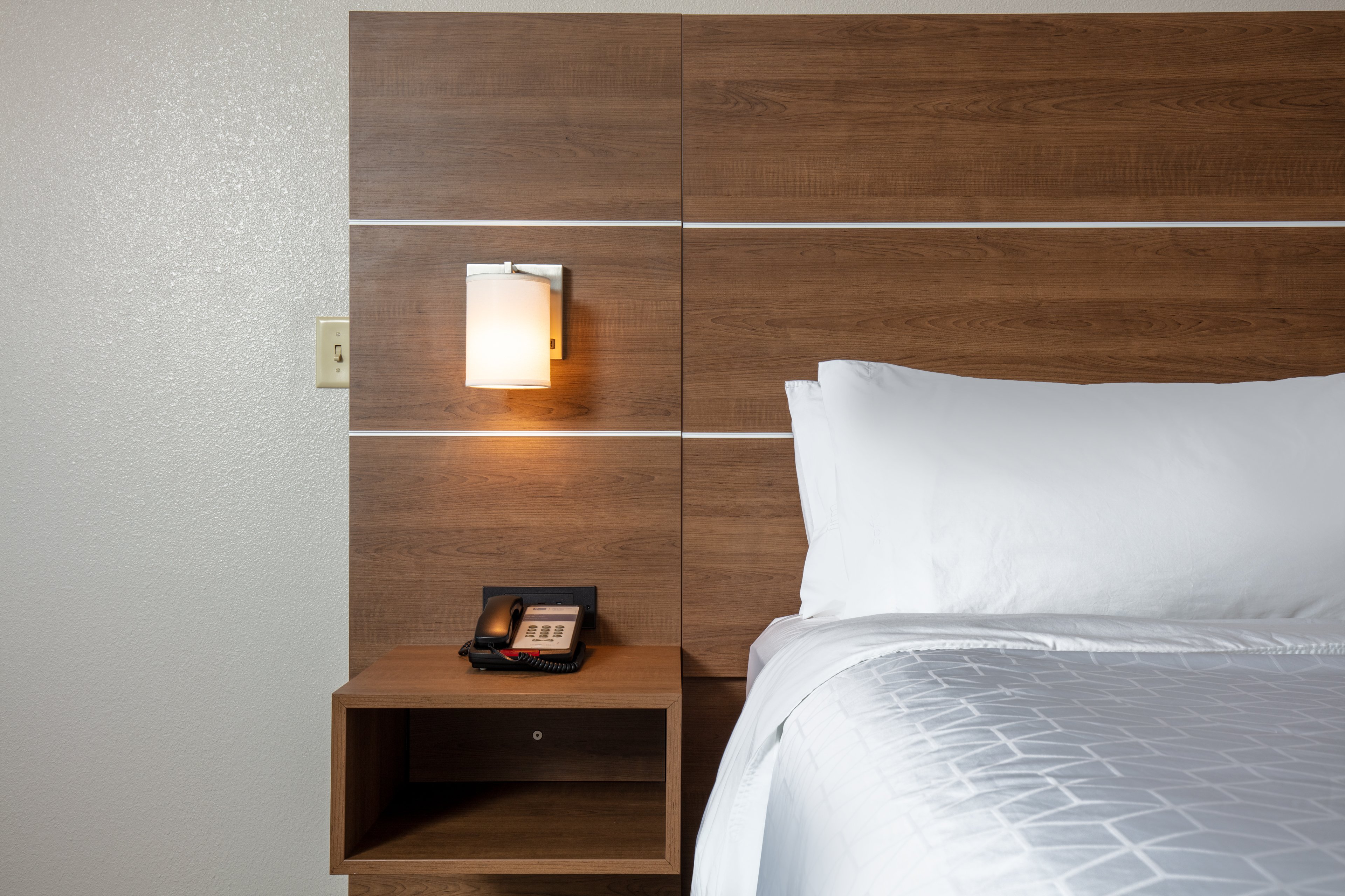 Holiday Inn Express & Suites Beloit 16/38