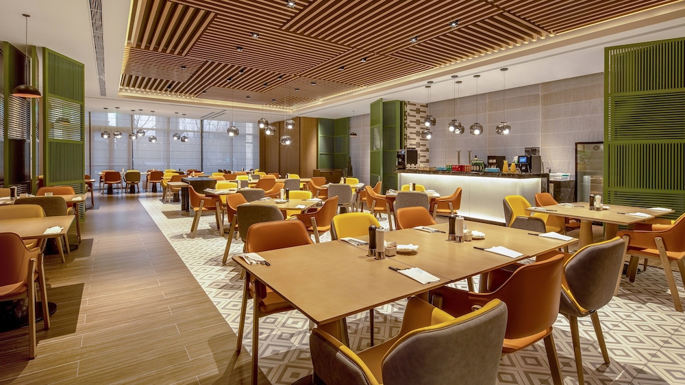 Holiday Inn and Suites Qingdao Jinshui 64/80