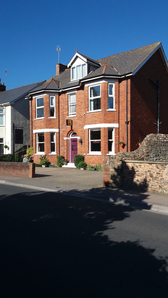 The Groveside Guest House 38/48