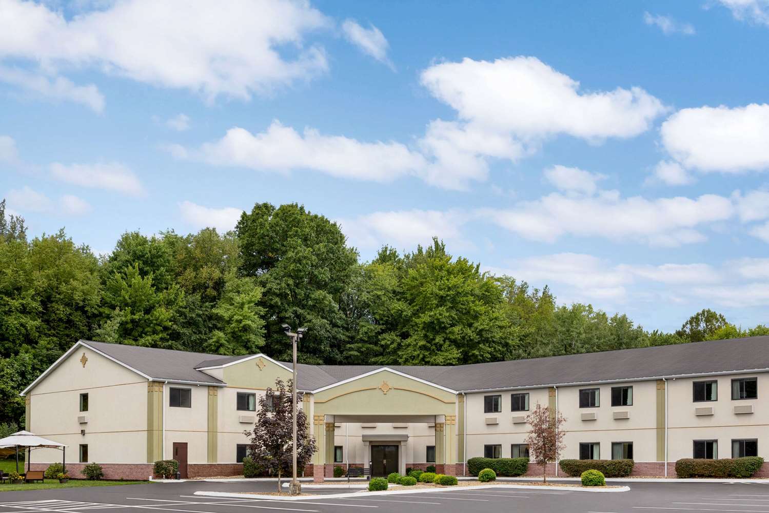 Spark by Hilton Grove City Mercer 2/33