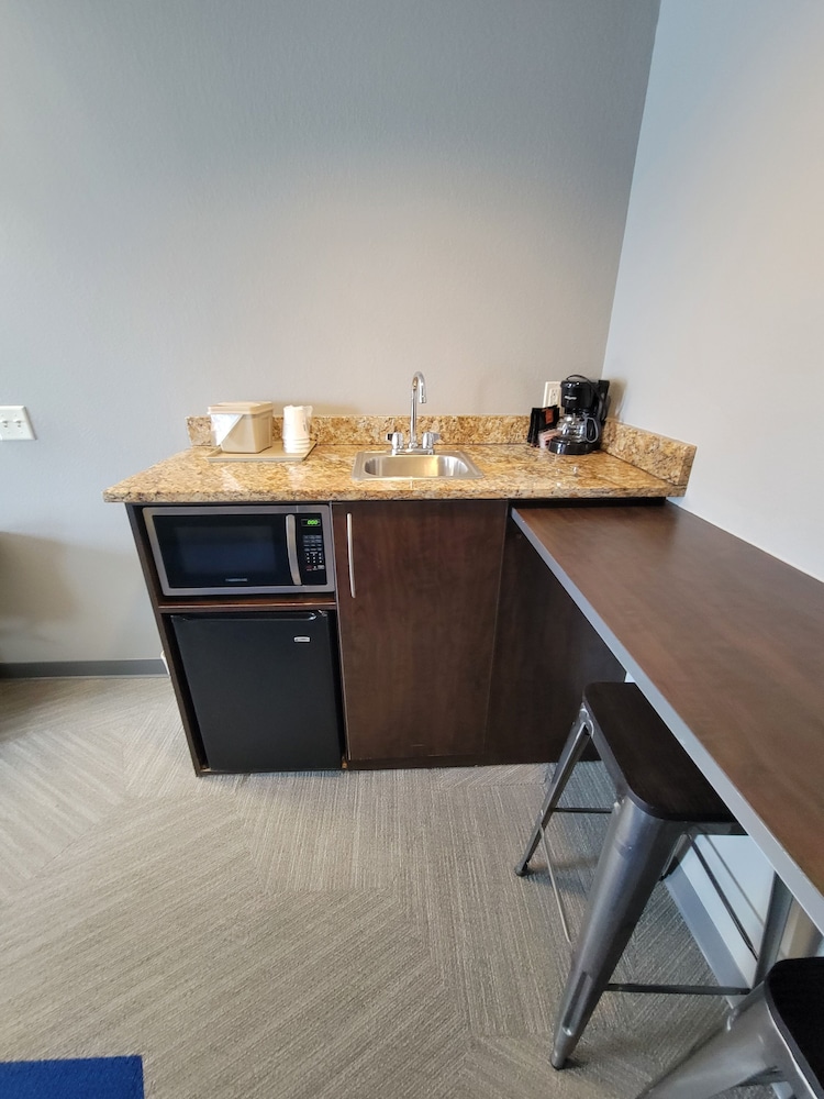 Microtel Inn Council Bluffs 24/50
