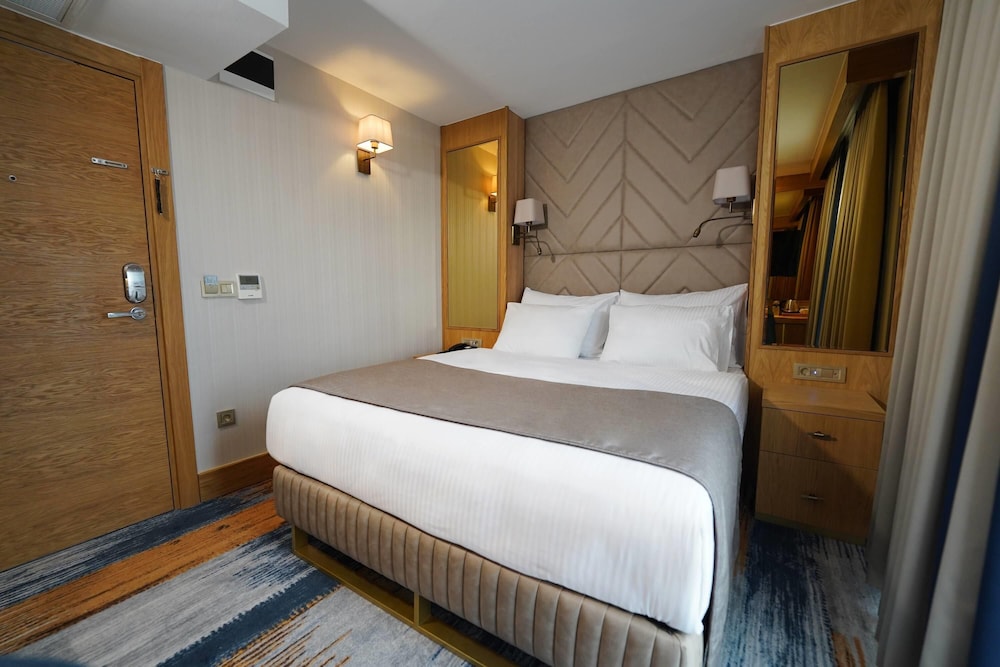 Days Inn by Wyndham Istanbul Bomonti 11/50