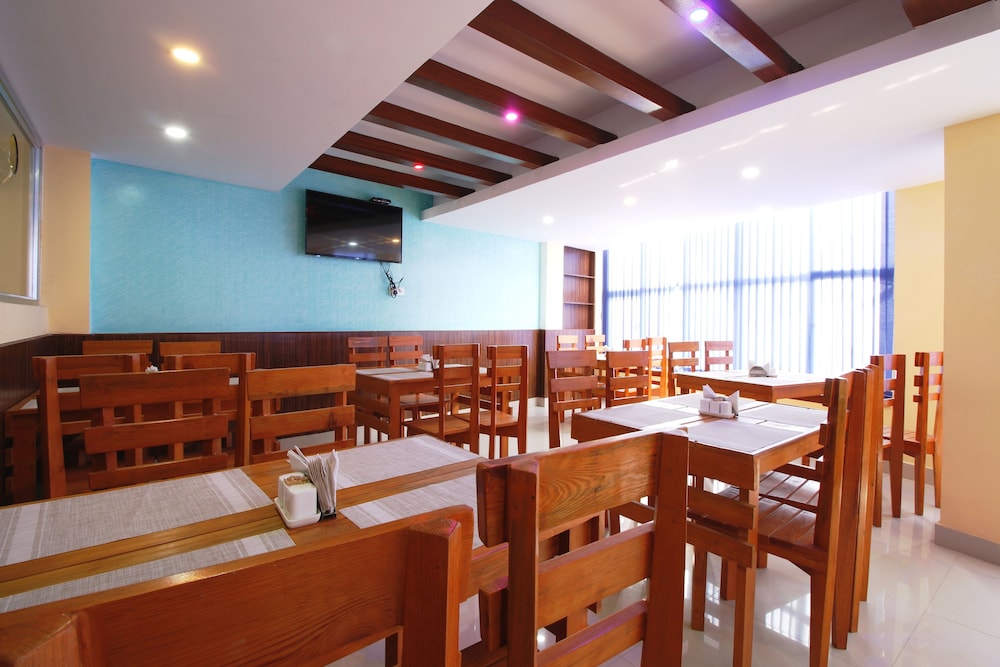 Everest Holiday Inn 25/28